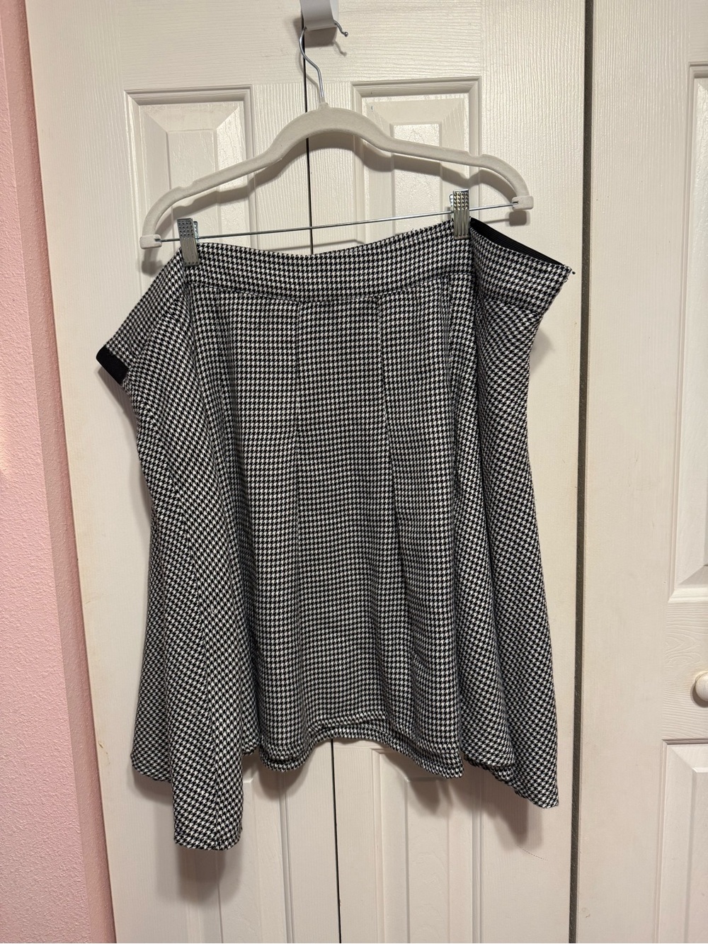 torrid Black and White Houndstooth Circle Skirt